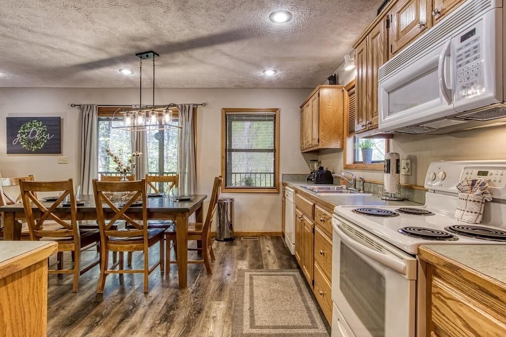 House, Multiple Beds (Foxes Den) | Private kitchen