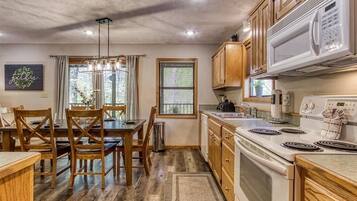 House, Multiple Beds (Foxes Den) | Private kitchen