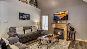 House, Multiple Beds (Foxes Den) | Living area