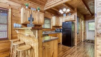 House, Multiple Beds (Goldilock's Cottage) | Private kitchen