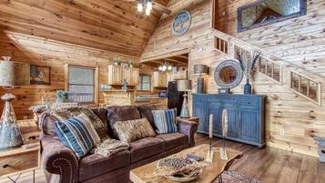 House, Multiple Beds (Goldilock's Cottage) | Living area