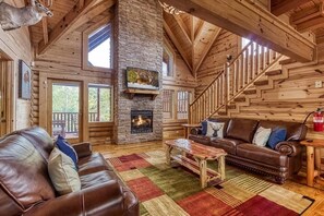 House, Multiple Beds (Groundhog Heaven) | Living area - Groundhog Heaven (Pigeon Forge)