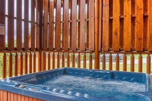 Bồn tắm spa ngoài trời