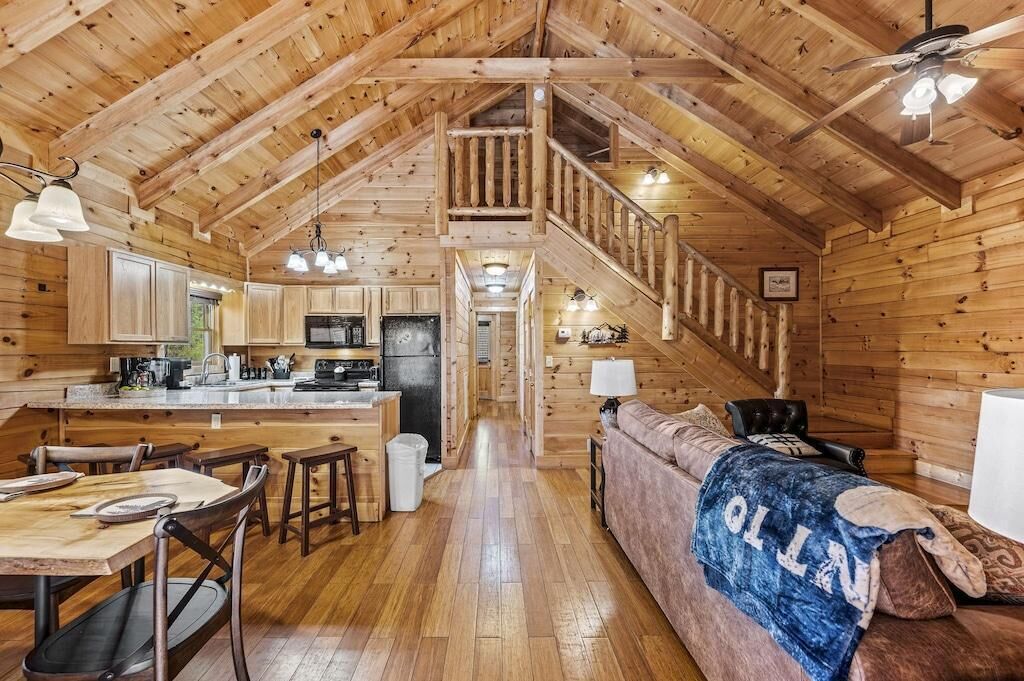 House, Multiple Beds (Happy Days) | Living area
