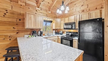 House, Multiple Beds (Happy Days) | Private kitchen