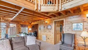 Nhà, nhiều giường (Heavenly Peak Lodge) | Khu phòng khách