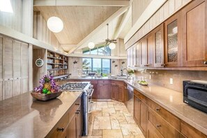 Coffee/tea maker, fridge, microwave, oven - Beachfront Anahola Home with Ocean Views, Hot Tub & Beach Gear (Anahola)