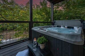 Ferienhaus, Mehrere Betten (Hillside Haven) | Außen-Whirlpool