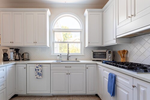 NEW: Family Retreat * Fireplace * Spa Bathroom