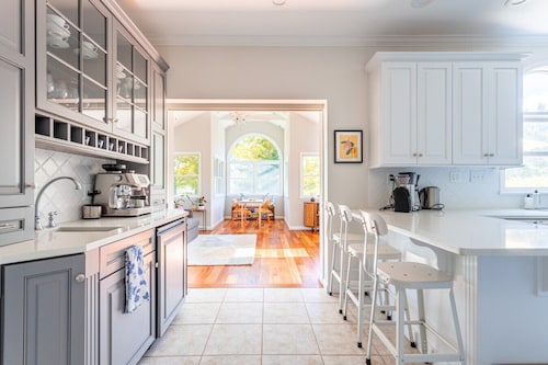 NEW: Family Pool Retreat in Stone Ridge