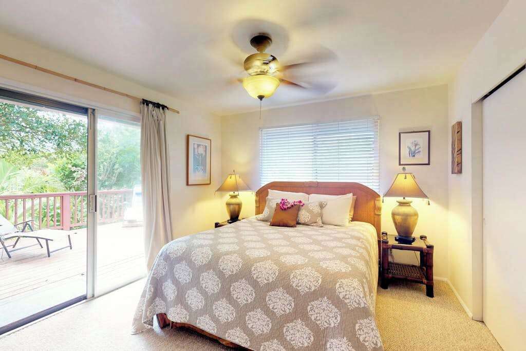Desk, iron/ironing board, travel cot, WiFi