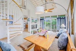 Interior - Princeville Corner Studio with Fast WiFi, Mountain Views & Pool (Princeville)