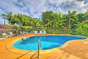 Pool - Easy Kapaa Oceanfront Studio - Walk to Pool, Beach & Dining (Kapaa)