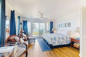 Iron/ironing board, WiFi, bed sheets - Easy Kapaa Oceanfront Studio - Walk to Pool, Beach & Dining (Kapaa)