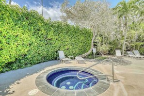 Pool - Kapaa Condo with Free WiFi, Shared Pool, Hot Tub & Balcony (Kapaa)