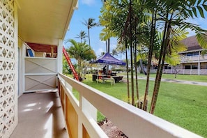 Property grounds - Kapaa Condo with Free WiFi, Shared Pool, Hot Tub & Balcony (Kapaa)