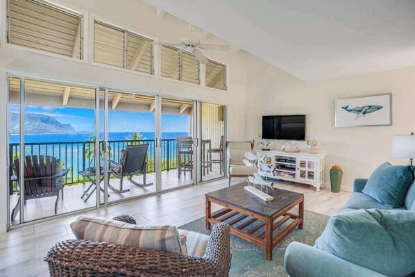 TV, offices - Oceanfront Princeville Condo with Loft, WiFi, Pool & Hot Tub (Princeville)
