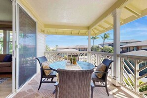 Outdoor dining - Upscale Poipu Coursefront Condo with Pool - Close to the Beach (Poipu)