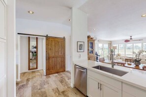 Interior - Golfside Calm with Ocean Views in Princeville (Princeville)