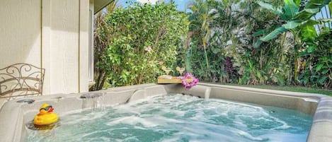 Outdoor spa tub