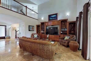 Interior - Room for All to Gather & Stroll to Anini Beach (Princeville)