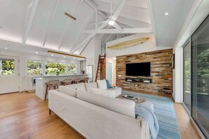 TV, offices - Anini Beach Home with Guesthouse, Steps to Sand (Kilauea)