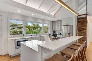 Coffee/tea maker, fridge, microwave, oven - Anini Beach Home with Guesthouse, Steps to Sand (Kilauea)