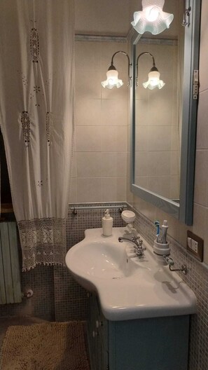Bathroom - Cooking abd Dreaming Bari (Bari)