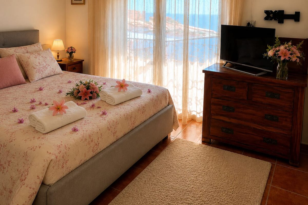 Comfort-Apartment, Blick auf den Innenhof | Bügeleisen/Bügelbrett, kostenloses WLAN, Bettwäsche