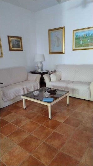 Deluxe-Apartment, Balkon | Wohnbereich