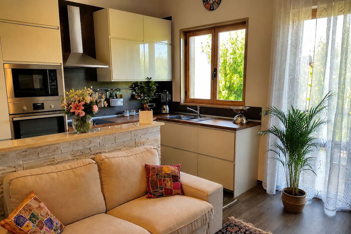 Deluxe-Apartment, Balkon | Wohnbereich | Flachbildfernseher