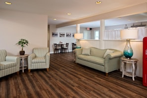 Lobby - Wilder Inn South Wellfleet, Outset Collection by Hilton (Wellfleet)