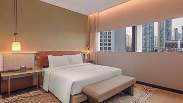 Quarto luxo, 1 cama King e sofá-cama, vista para o rio | Cofres nos quartos, cortinas blackout, berços grátis, Wi-Fi de cortesia