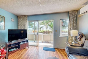 TV, offices - Ocean-View Kapaa Condo with 3 Pools, Grill Areas & Beach Access (Kapaa)
