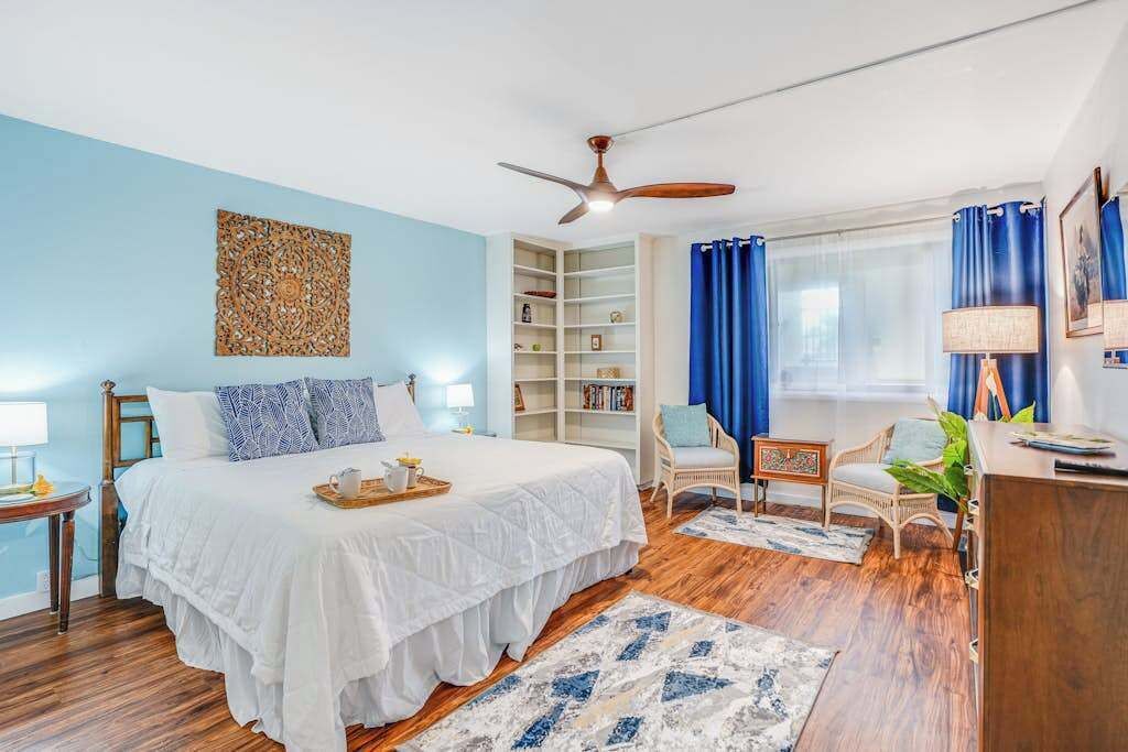 Travel crib, WiFi, bed sheets, wheelchair access