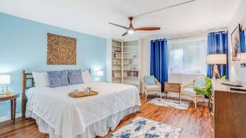 Travel crib, WiFi, bed sheets, wheelchair access