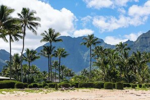 Property grounds - Upgraded Air-Conditioned Princeville Condo with Bali Hai Views (Princeville)