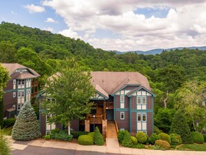 Exterior - Mount LiveJoy- two king suites, community amenities! (Boone)