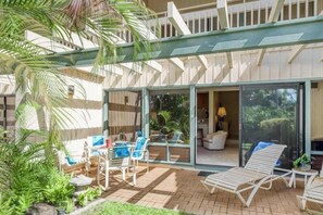 Outdoor dining - Poipu Condo with Lanai, W/D, Shared Pool - Walk to Beach & Golf (Poipu)