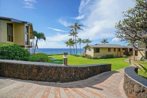 Property grounds - Oceanfront Poipu Condo with Shared Pool, Hot Tub & Central AC (Poipu)