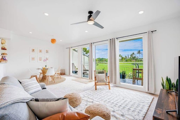 TV, offices - Unwind Poolside Steps from Princeville Golf (Princeville)