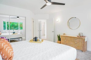 WiFi, bed sheets - Unwind Poolside Steps from Princeville Golf (Princeville)