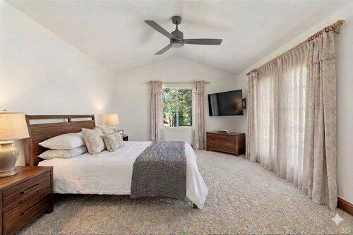 The Cochise at the Cul-De-Sac 4 Bedrooms 7 Beds 2 Baths