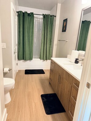 Bathroom - Cozy 1-bedroom apartment in serene Atlanta with AC and gym access (Atlanta)