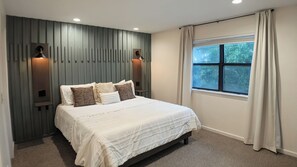 Iron/ironing board, travel cot, Internet, bed sheets - The Royale Retreat~New Listing~Pointe Royale Resort~3 pools~Hottub~Golf (Branson)