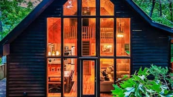House, Multiple Beds (Knotty Nice) | Exterior