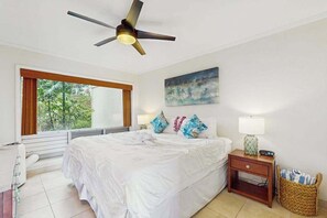 Iron/ironing board, WiFi, bed sheets - Ground-Floor Oceanfront Princeville Condo with Lanai & Pool (Princeville)