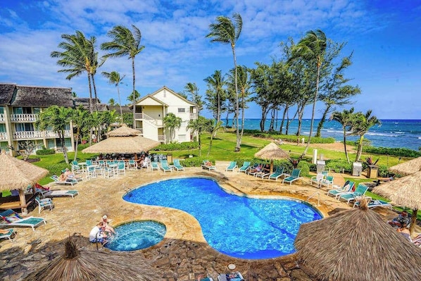 Pool - Top-Floor Oceanfront Views by the Kapaa Pool (Kapaa)