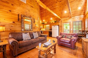 Casa, 1 letto king con divano letto (Lazy Bear Lodge) | Area soggiorno
