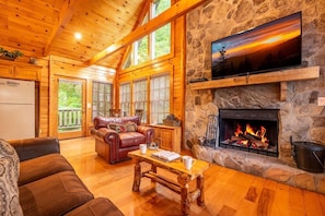 House, 1 King Bed with Sofa bed (Lazy Bear Lodge) | Living area - Lazy Bear Lodge (Sevierville)